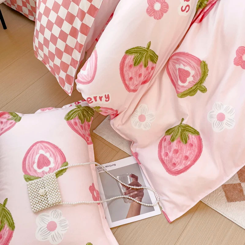 Cute Strawberry Duvet Cover, Floral Thickened Comforter Covers Kawaii Bedding Set, Soft Reversible Design for Girls Women Boys